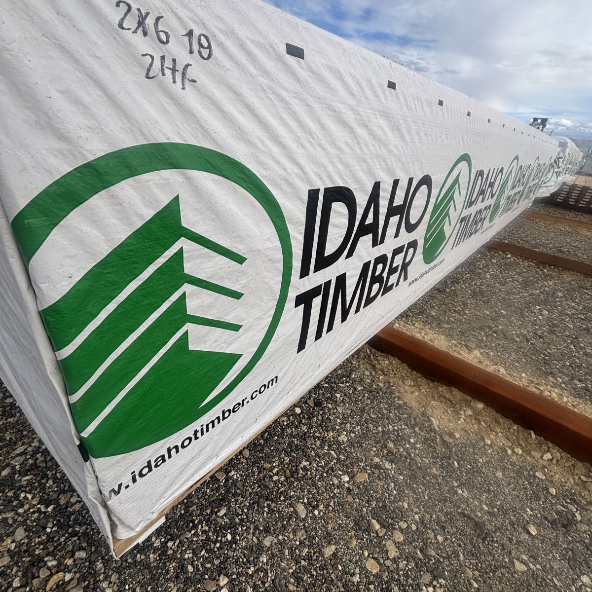 Angled view of 2×6-18′ #2 kiln-dried Hem-Fir lumber units at our Boise lumberyard